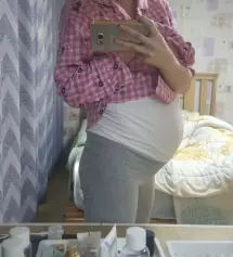 편해요ㅎㅎㅎ 바지보다 확실히 더 편한 것 같아요ㅋㅋ
