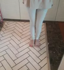 스몰했음 딱 맞았겠는데 엠해서 살짝 크네요. 얇아서인지 할랑하게 느껴지네요. 같이 주