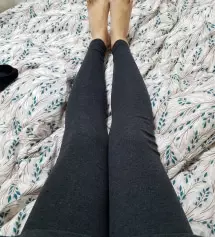 두께감이나 길이, 배부분 모두 맘에 들어요! 얇지도 두껍지도 않아서 요즘 입기 좋고, 