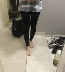 편안해요. 스타킹 같이 얇지않고 면재질이라서 지금 입기 좋아요.
