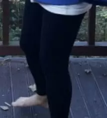 편해요!!! 그냥 레깅스느낌인데 배부분감싸주는느낌도 젛구요!! 검정이랑 메란지 삿는데