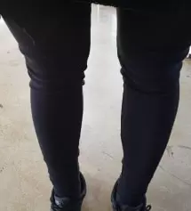 편하고 좋은데 저한텐 종아리 부터 허박지까지 조금 헐렁하네요..
