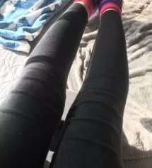 소재가 부드러고 두께감도 적당해서 겨울에도 입을 수 있어요~
