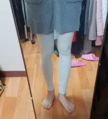 사이즈 고민 많이 하다가 s로 구매했는데 잘 선택한 것 같아요.
