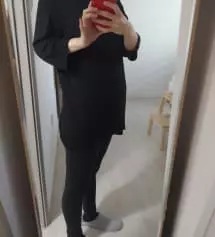 길이도 딱맞고 두께감도 그렇게 얇지 않아서 좋아요~ 평상시에 그리고 요가할때 잘 입을