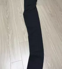 두껍지않아 평소에 입기 편할거 같아요 ㅎㅎ