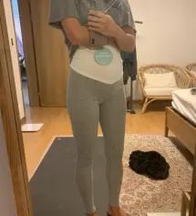 편하긴 한데 그냥 어릴때입던 쫄바지같은 느낌이에요 금방 늘어날거같아요ㅠㅠ 날씬해보