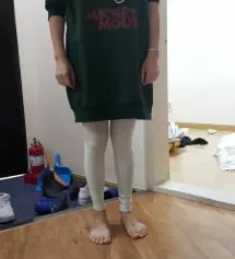 같이산 원피스랑같이입었는데 기모는없지만 두꺼워서 따뜻해서편할거같아요 이런두께원