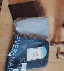 평소에 기모있는걸 잘 못입어서 기모없는 레깅스인데 소재가 좀 탄탄하고 따뜻한소재였