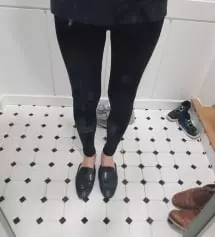 요가할때 입으려고 구입했어요 기장이 길어서 좋네요 배도 편하구요 근데 검정이라 먼지