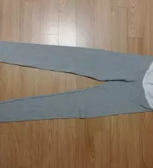 넉넉하고 잘맞아요. 배불편함이 없고 내려가지도 않고 너무 편해요 .밴딩부분도 아주 고