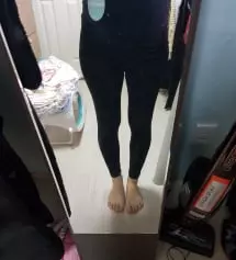 두께가 봄에 입기 딱 좋아요. 키작맘이라서 기장도 딱 맞네요. 다른 레깅스보다 배쪽 밴