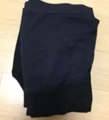 몸에 너무 꽉 끼진 않을까 걱정했는데 배부분도 부드럽게 덮어지고 질도 좋아서 평하게