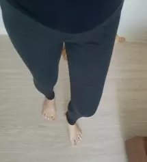 지금 입기엔 괜찮은데  여름엔 못입을거 같아요 더워서~  잘 늘어나고 색도 이쁘네요
