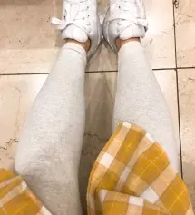 기본색상 블랙이랑 봄이라서 밝은색상 오트밀구매했어요~
