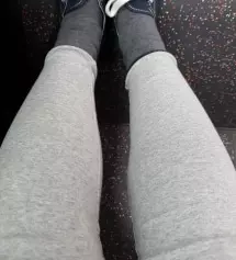 임부 레깅스가 어두운 색만 있어서 밝은색 사봤어요.봄에 잘입을 두께이고 지금은 허리