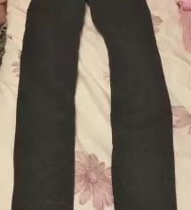 편해요 두께는 지금날씨에 입기 딱 적당하구요. 한여름에는 더 얇은거 입으려구요