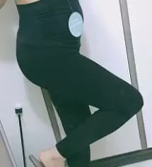 배부분을 덮어줘서 편하고, 조이지는 않지만 30주 전까지만 입을 수 있을것 같아요. XL