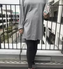 치마레깅스를 검정으로 사서 이건 다른색으로 사려고 먹색 샀는데 잘 샀네요~ 키가 워낙