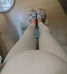 오트밀은 당장입기 좋고, 진차콜은 더추워지면 받쳐입기 좋을거 같아요. 하체통통이라 