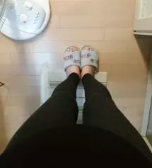 오트밀은 당장입기 좋고, 진차콜은 더추워지면 받쳐입기 좋을거 같아요. 하체통통이라 