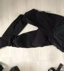 아직 배는 안나왔기에 헐렁하지만 다른곳은 좋습니다 골반도 크고 원래 하체가 뚱뚱한편