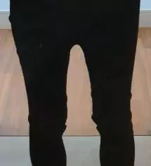 키가 159인데 키작맘 사도 길이가 맞지않네요. 쭈글거리는게 싫어서 당겨 입으면 고무밴