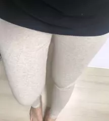 원피스 안에 입으려고 샀어요~ 다른 쇼핑몰에서 산건 탄력이 덜해서 흘러내리는 감이 있