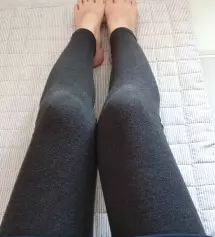 레깅스 종류가 여러 개라 설명글 보고 주문했더니, 정말 이 시기에 맞게 잘 산 것 같아