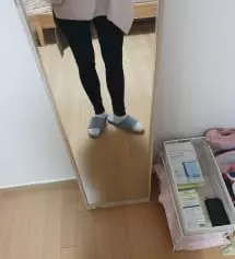 사이즈를 어떤 걸 사야할지 모르겟어서 s,m 둘다 샀는데 s가 지금에는 딱 맞아요~ 그런