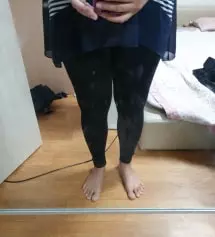 아주 딱 맞아요 직장다니는데, 양말을 도톰하게 신고 원피스랑 매치해서 입을 생각입니