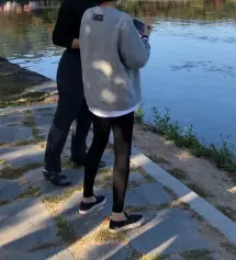 오래 입고 있으면 배 부분이 쫄리기는 하지만 다리 부분은 편해요