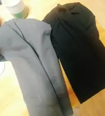 리뷰 보고 구입했어요. 먹색&블랙 구입했고 컬러감 공유하기 위해 착샷 및 두개 비