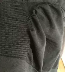 찰진 원단이 다리에 부드럽게 착 감겨서 하루종일 입어도 무릎이 나오지 않아요. 대만족