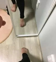 배송 매우 빨랐습니다. 오자마자 입어 봤는데 아주 편하고 맘에들어요. 두껍고 보드라운