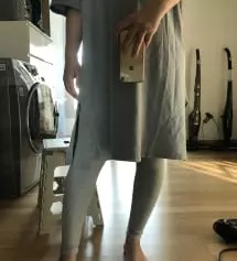 오트밀 색상은 좀더 탄성있게 붙는 느낌이고 멜란지 색상은 좀 느슨한 느낌이에요~
