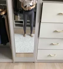 기모는 안들어가있어서 밖은 춥더라구요. 집에서 입기에 아주 편하고 좋아요. 색도 예쁘