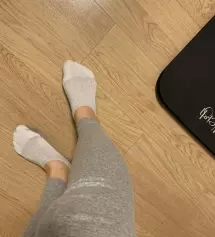 키커서 라지로샀는데 사이즈너무좋고 잘늘어나요 밴딩부분이 다른 레깅스보단 특이하네