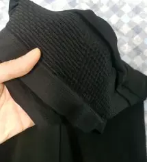 다소 얇은감이 있지만 편하고 일단 배부분이 압박이 없고 잘 감싸주는게 맘에들어요 흘