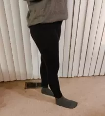 엄청 쪼이는 재질이 아니어서 편하고 좋아요 