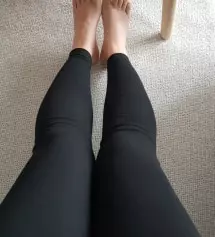 m사이즈라 약간 작지만 입기에 크게 불편하지 않아요. 배부분짱짱해서 안흘러 내리고 좋