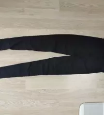 찰떡스판이라 면+스판 소재에요. 일반 면 소재 생각하시면 많이 달라요. 대신에 쫀쫀해