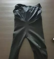 길이감이 좋습니다. 두께감이 있어 추워져야 입을수 있겠어요. 배를 감싸주니 편안합니