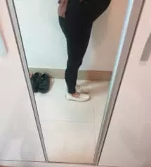 33주인데 아주 편히 잘 맞아요 조이지도 않고 거슬리는 것도없어서 출산때 까지 잘입을