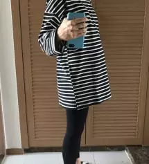 임신하고 나니 원피스나 엉덩이 가려지는 티셔츠가 젤루 편해서 그것만 입고 있는데
