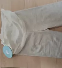 아직 배가 많이 나오지않은 임신중기인데요. 기존바지들이 맞지않아서 구입했어요~ 크지