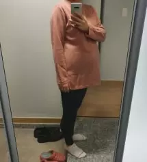 키가 160인데 키작맘 사이즈 잘 맞네요. 배 부분이 심리스라 딱 고정되서 내려오지도 않