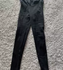 160/55 7개월 임산부한테 길이감 딱이구요 종아리 얇은편이라 무릎쪽이 살짝 주름져요 