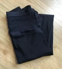 레깅스 구매하려다가 사람들이 많이 구매한 것으로 구매했는데 역시 편하고 좋네요^^
