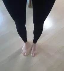 아직 11주인데 원래입던 바지들이 좀 불편해서 레깅스를 구입했어요. 너무 얇은 재질이